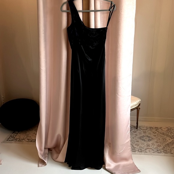 ZUMZUM 1 shoulder Long Black Gown - Picture 1 of 7